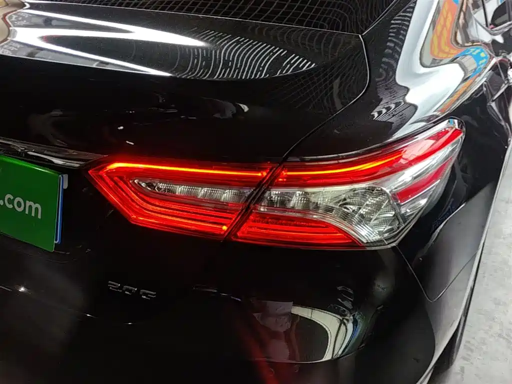 Toyota Camry — фото 8
