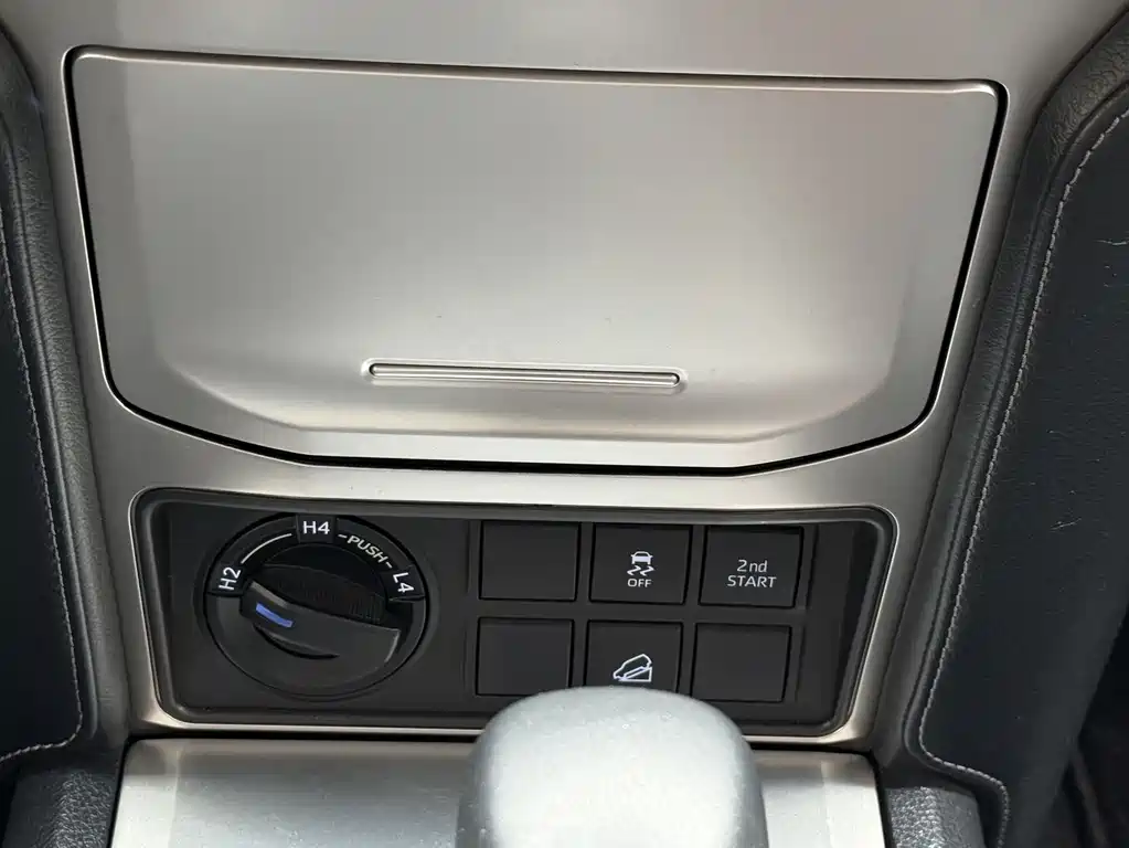Toyota Prado — фото 15