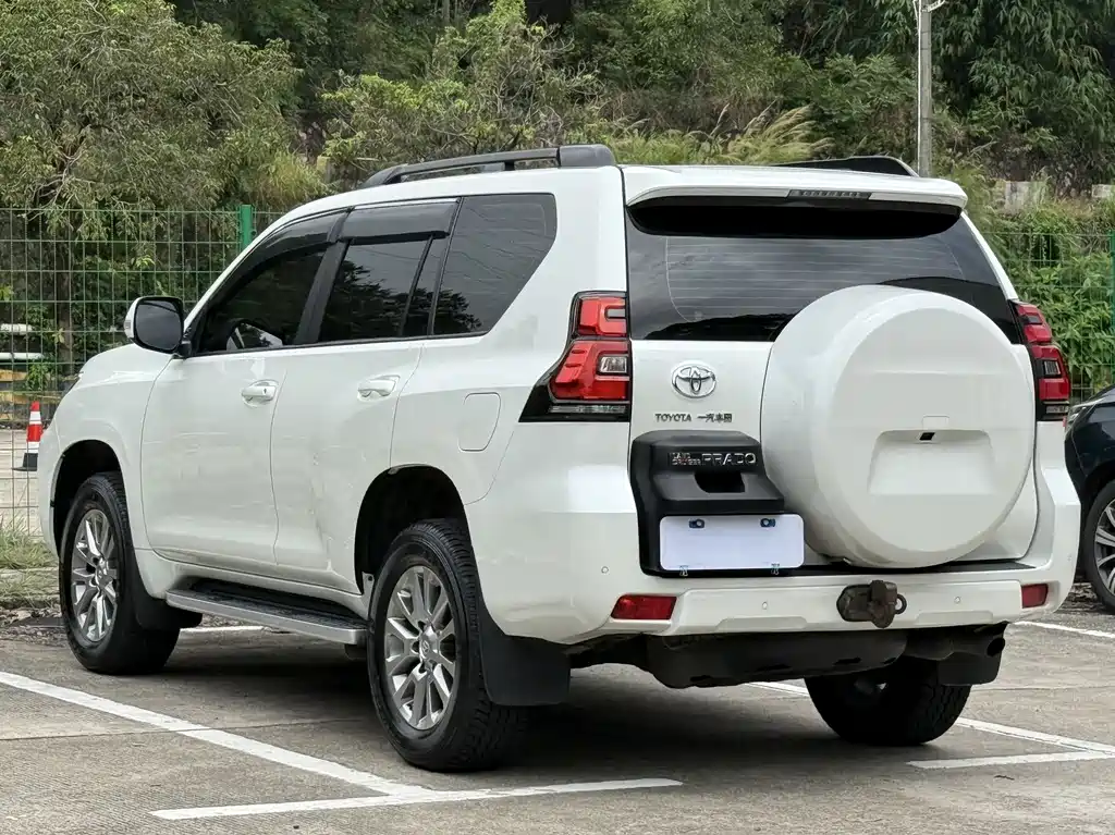 Toyota Prado — фото 7