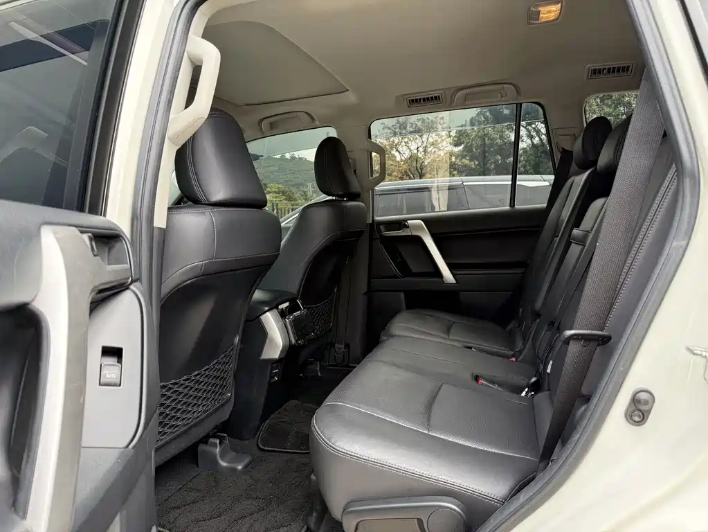 Toyota Prado — фото 10