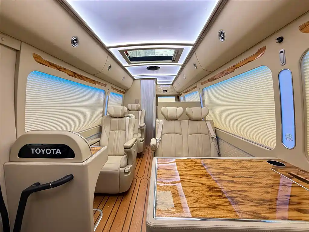 Toyota Coaster — фото 13