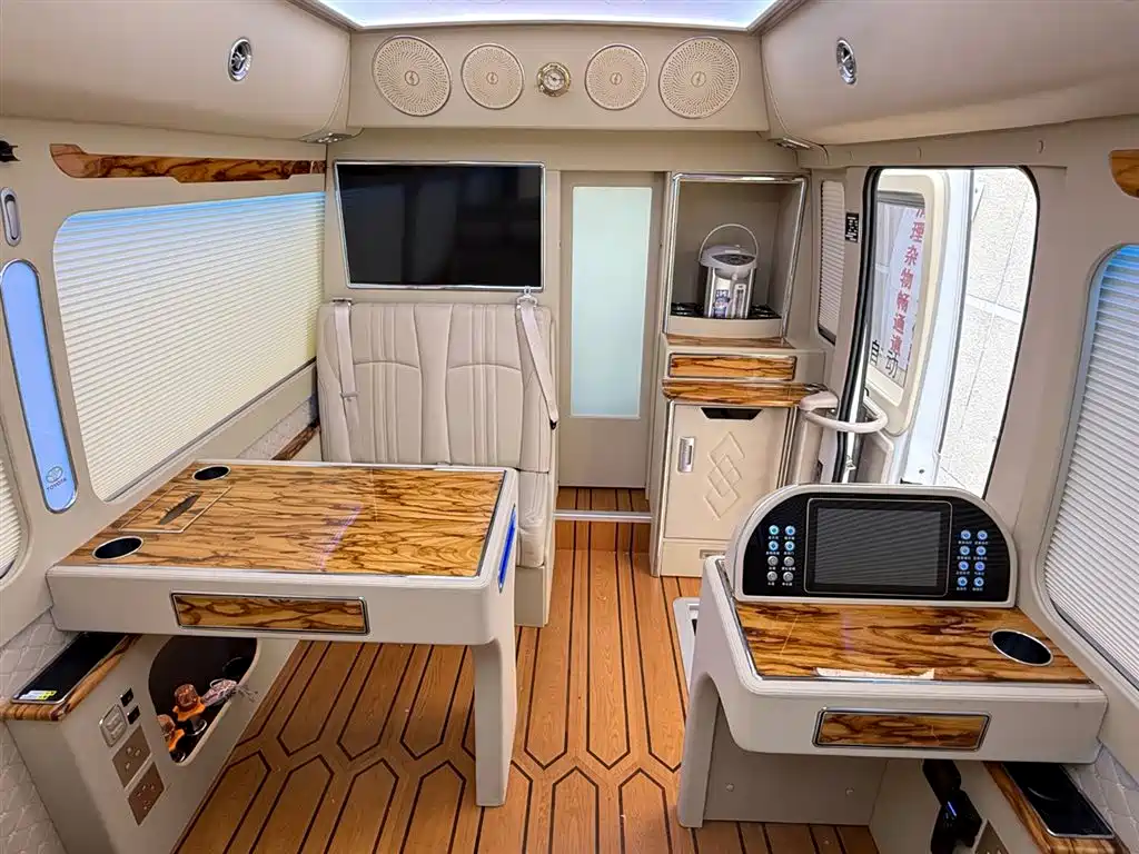 Toyota Coaster — фото 9