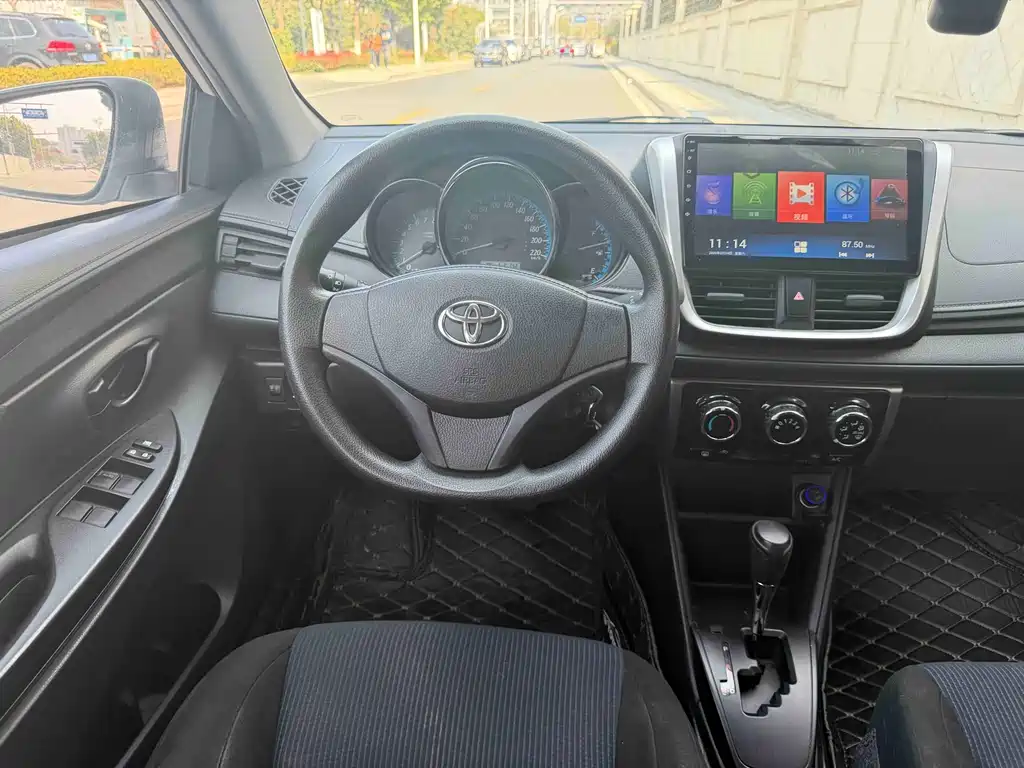 Toyota Yaris L — фото 9