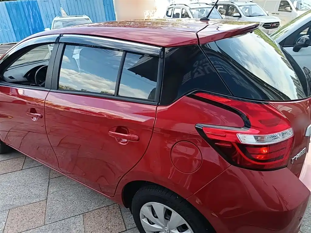 Toyota Yaris L — фото 5