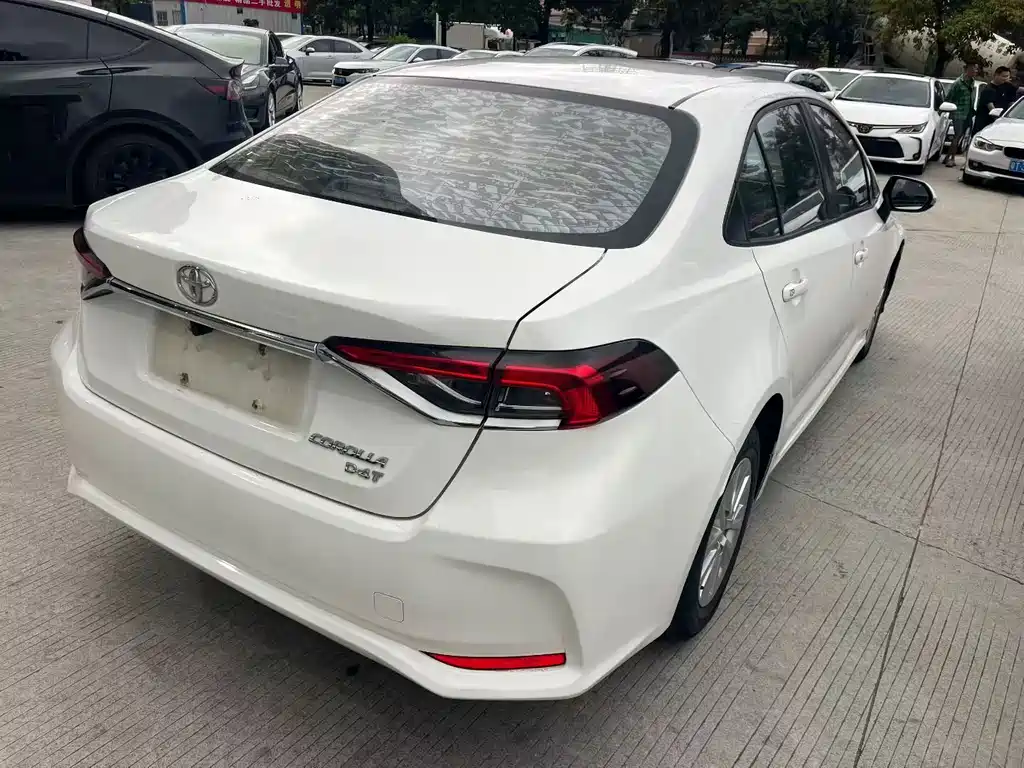 Toyota Corolla — фото 4