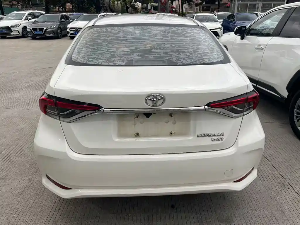 Toyota Corolla — фото 5