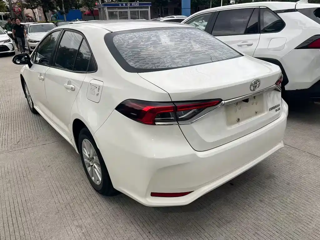 Toyota Corolla — фото 6
