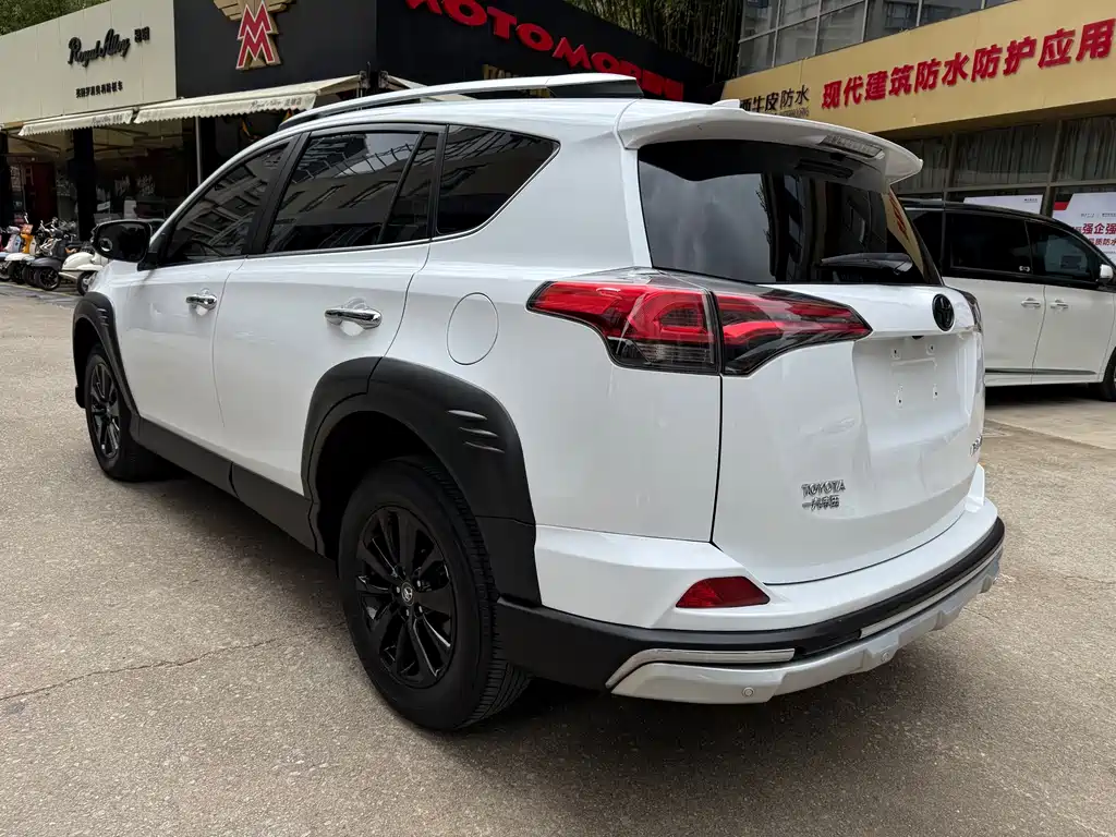 Toyota RAV4 — фото 3