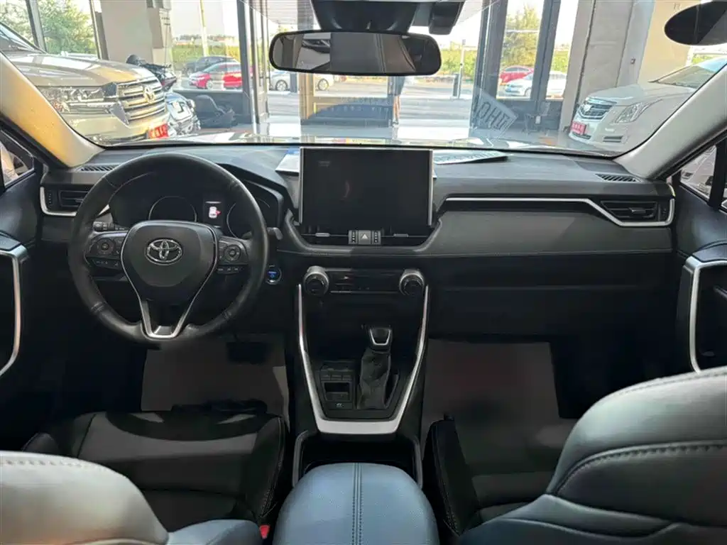 Toyota Wildlander — фото 11