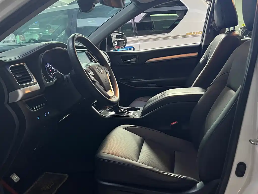 Toyota Highlander — фото 14