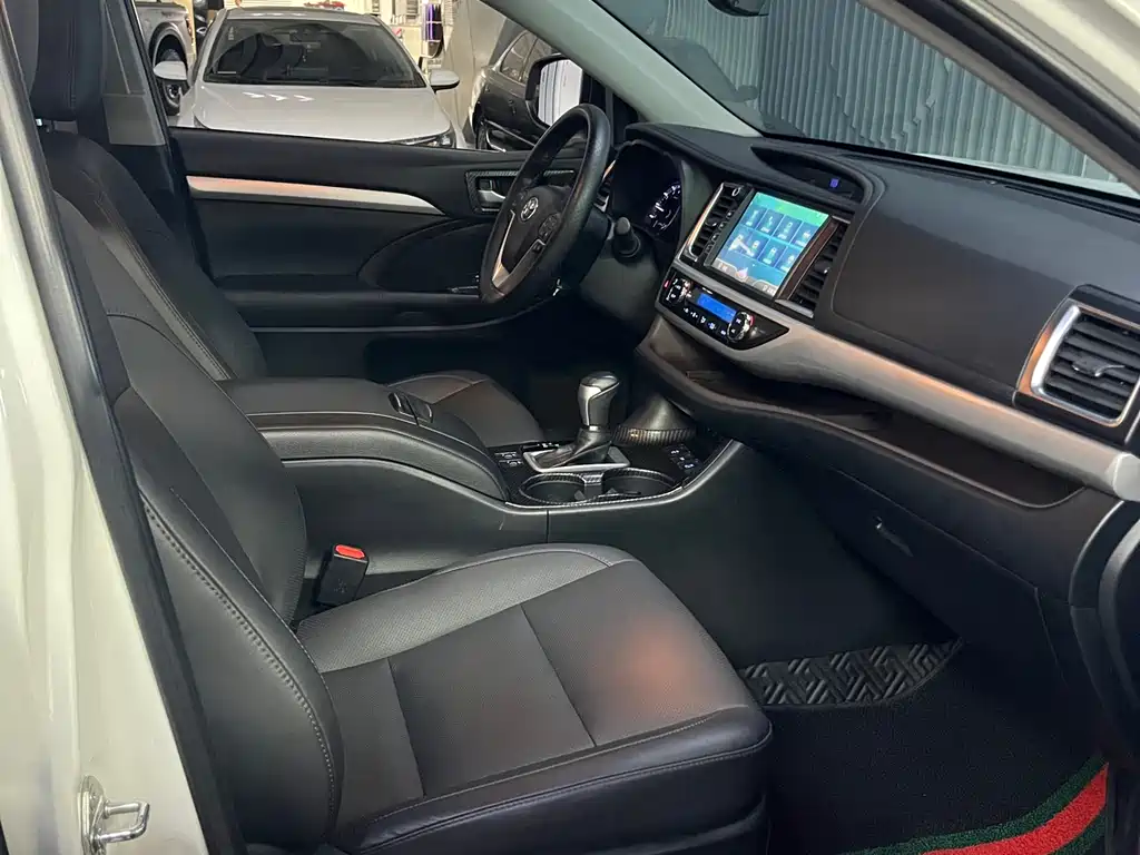 Toyota Highlander — фото 18
