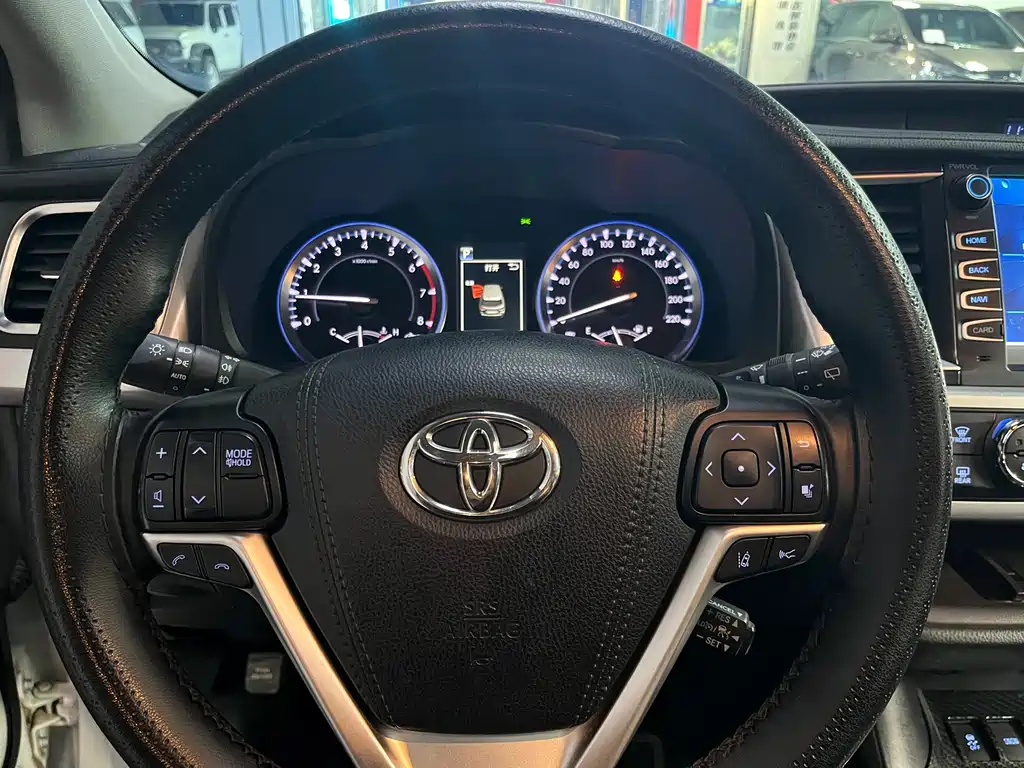 Toyota Highlander — фото 20
