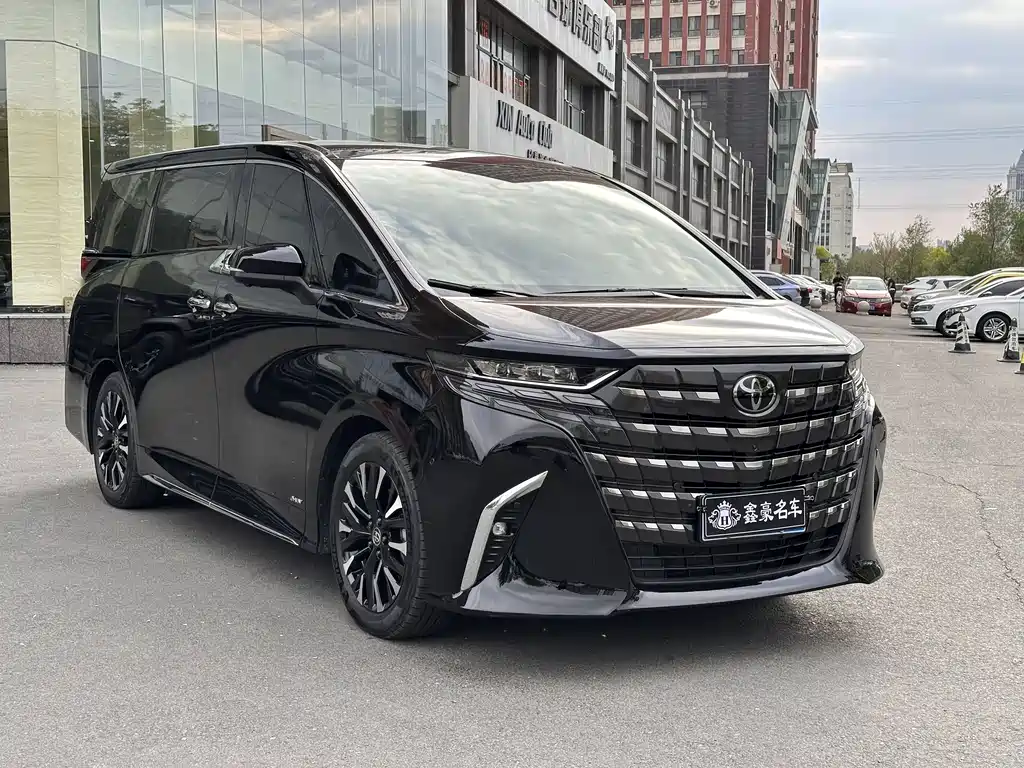 Toyota Alphard — фото 2