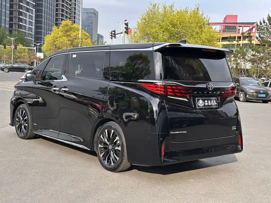 Toyota Alphard — фото 15