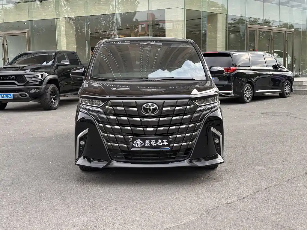 Toyota Alphard — фото 3