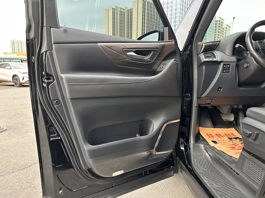 Toyota Alphard — фото 5