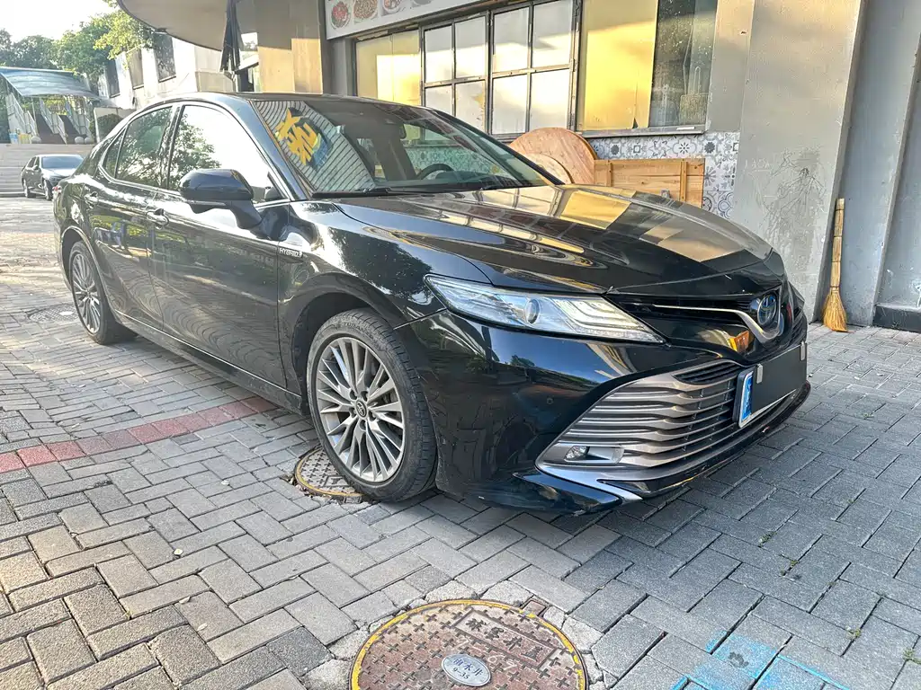 Toyota Camry — фото 3