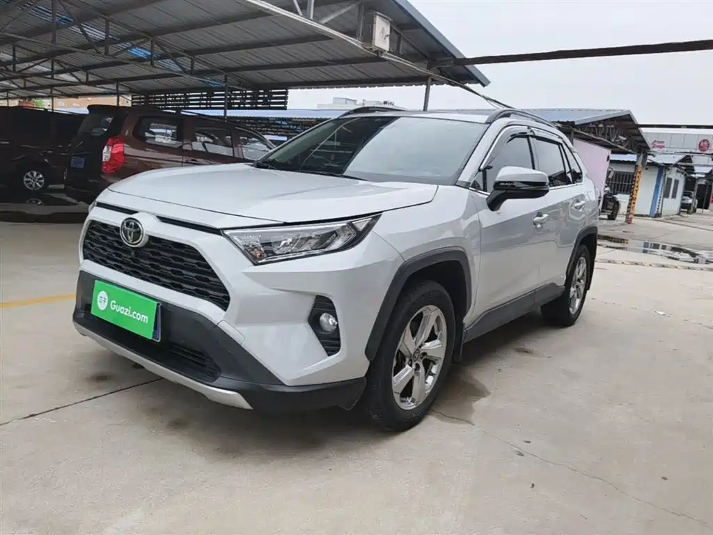 Toyota RAV4 — фото 2