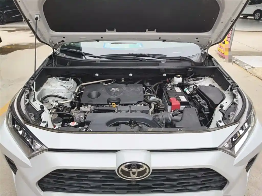 Toyota RAV4 — фото 20