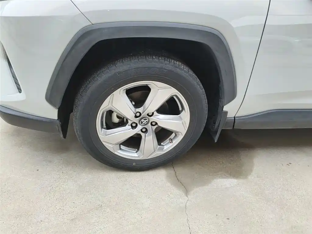 Toyota RAV4 — фото 23