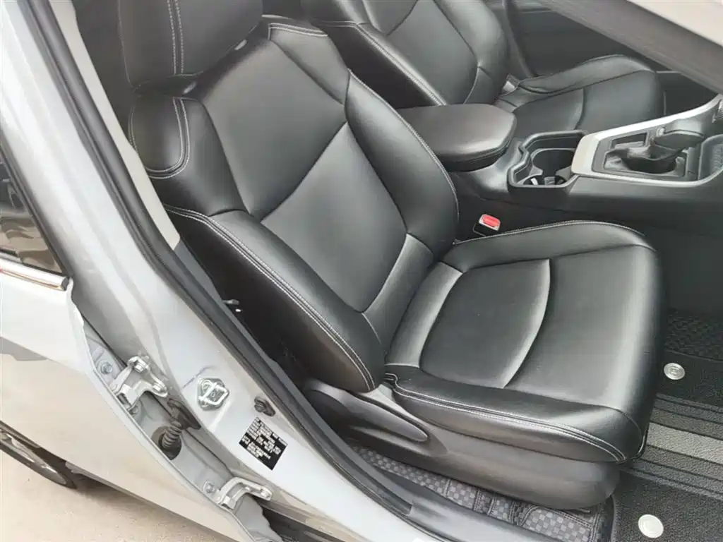 Toyota RAV4 — фото 25