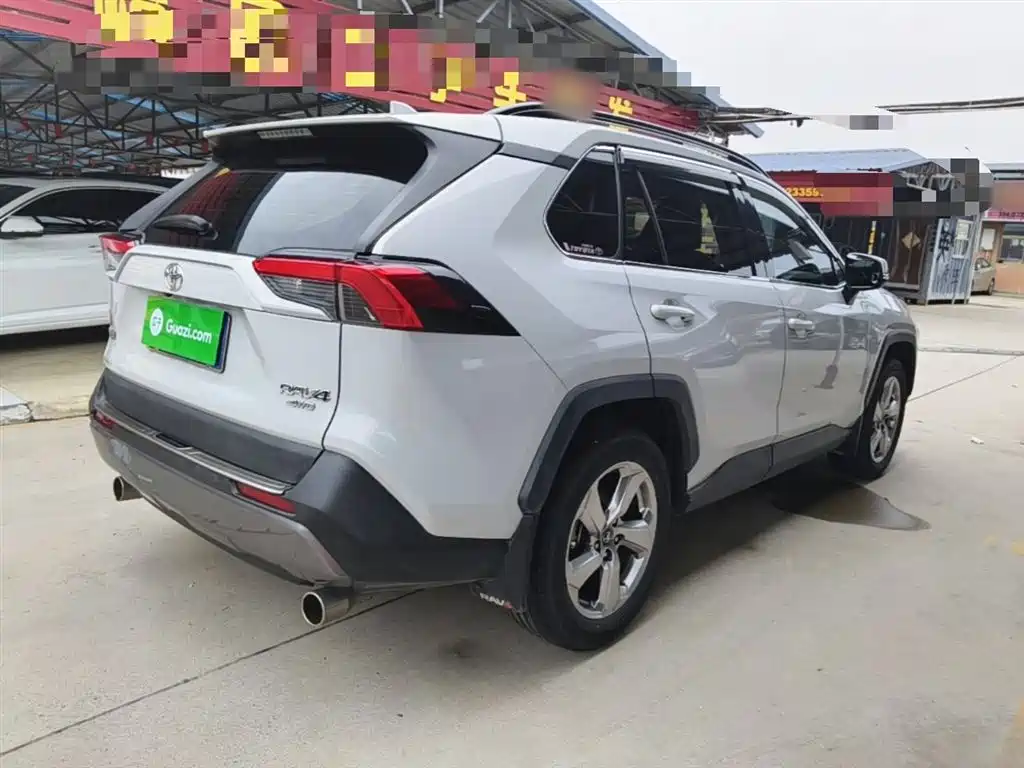 Toyota RAV4 — фото 7