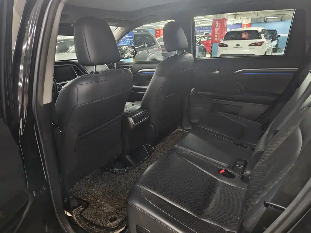 Toyota Highlander — фото 13