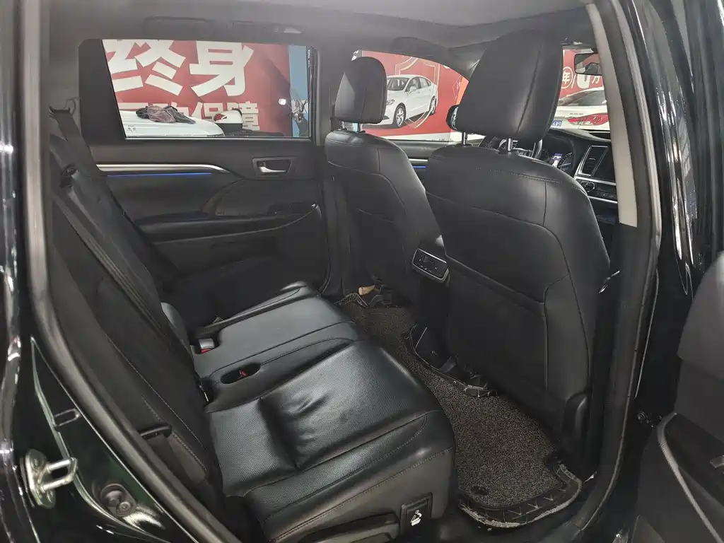 Toyota Highlander — фото 14