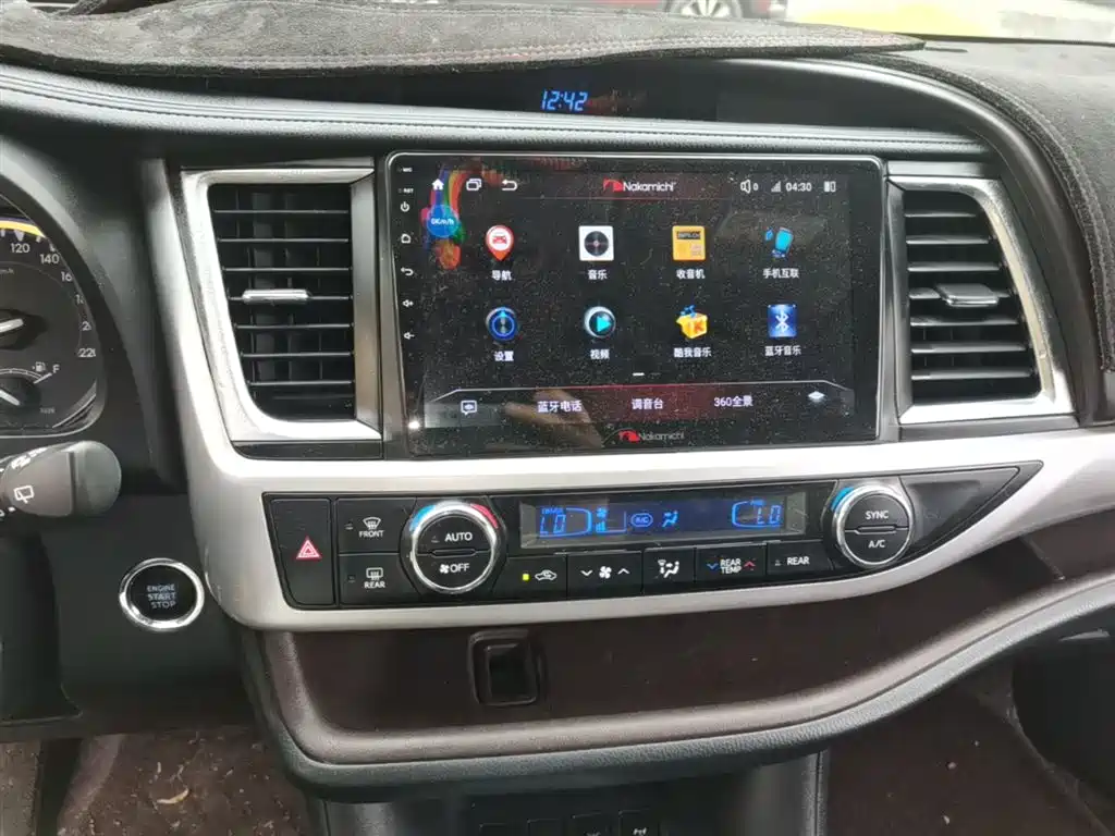 Toyota Highlander — фото 13
