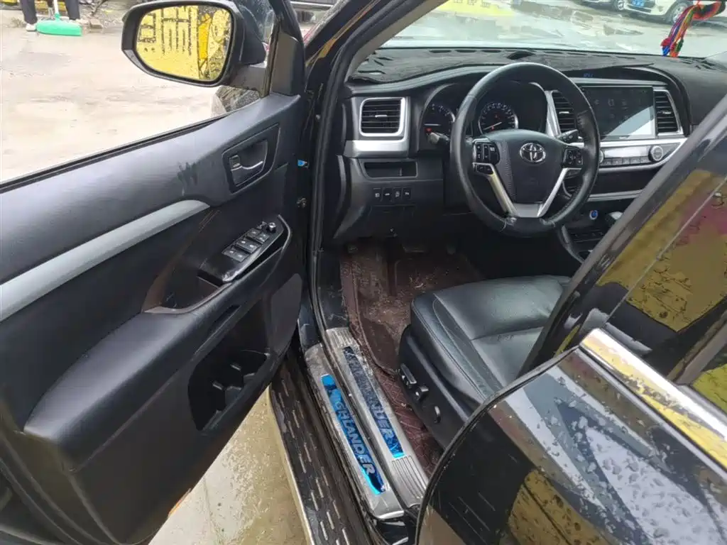 Toyota Highlander — фото 16