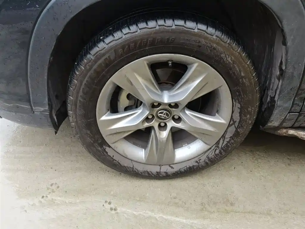 Toyota Highlander — фото 23