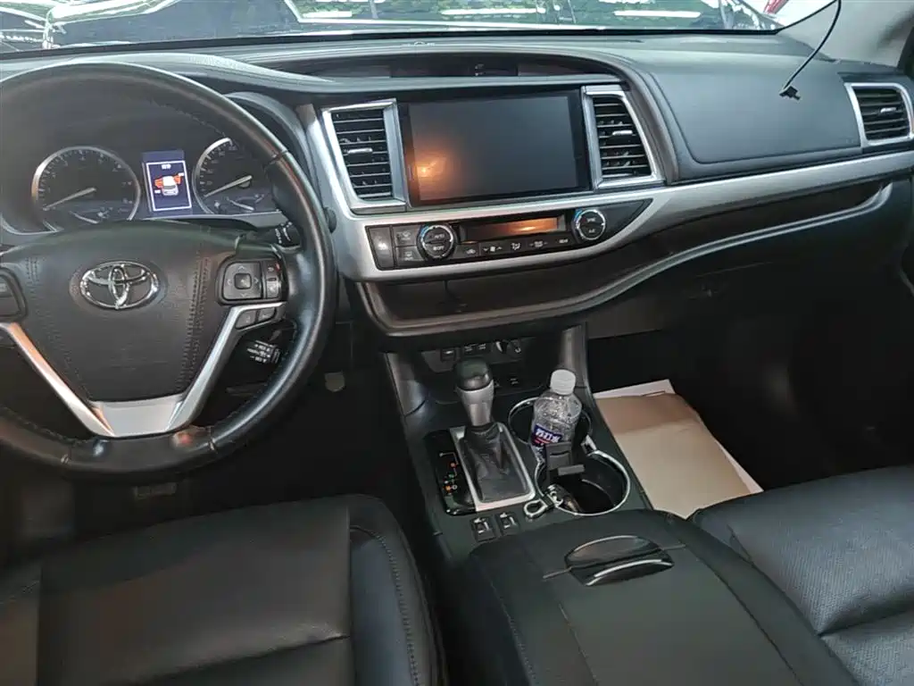 Toyota Highlander — фото 13
