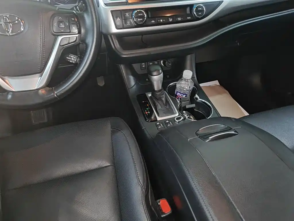 Toyota Highlander — фото 14