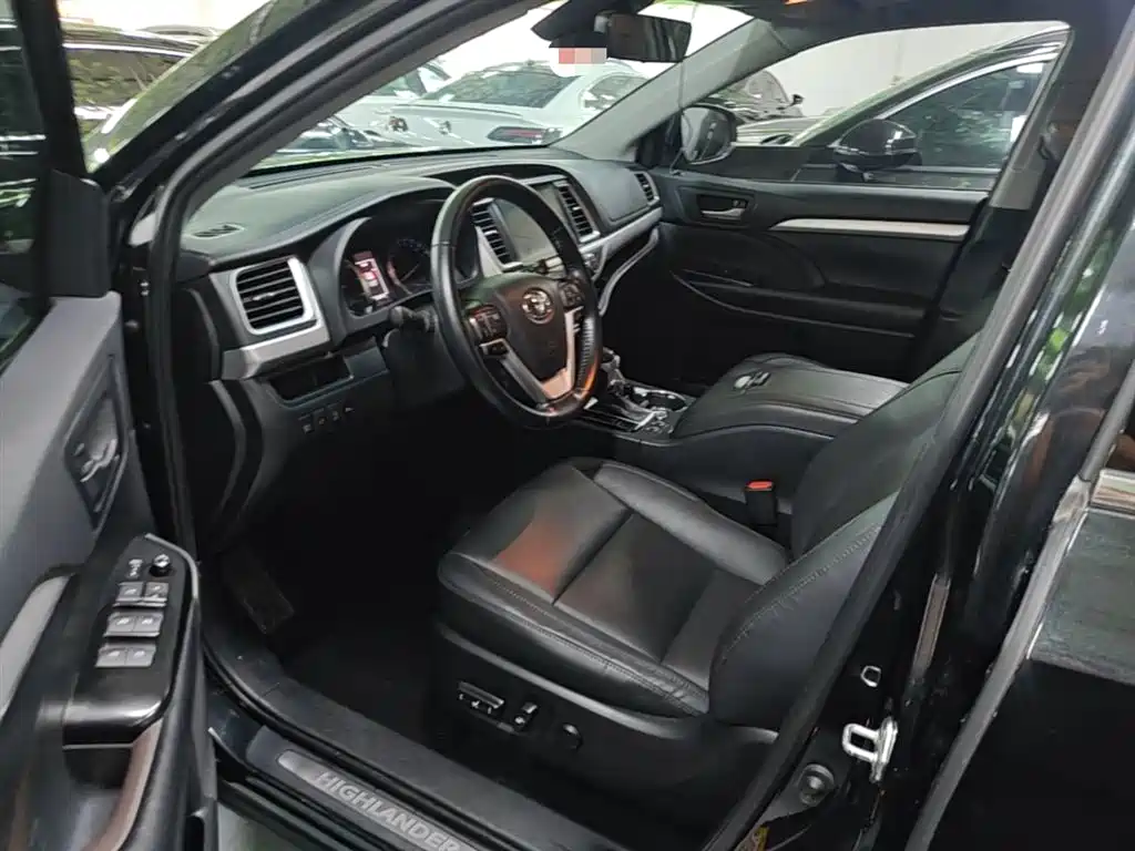 Toyota Highlander — фото 15