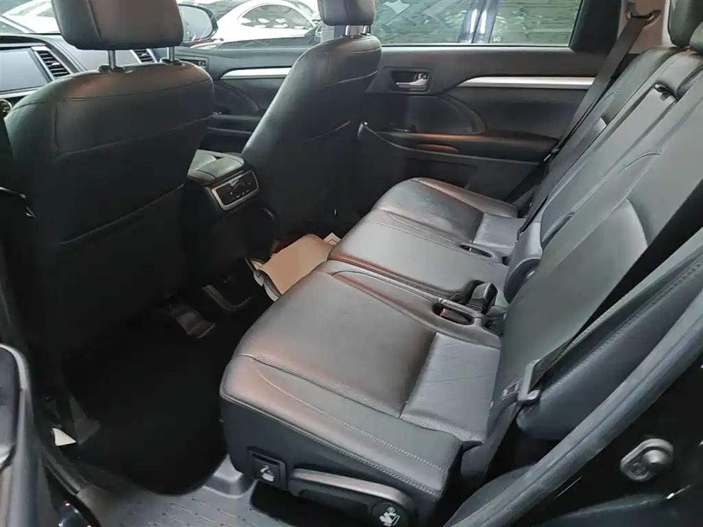 Toyota Highlander — фото 17