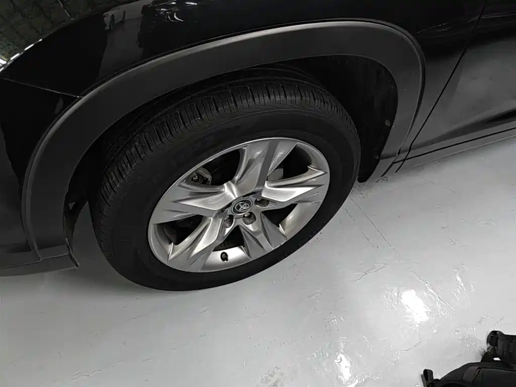 Toyota Highlander — фото 23