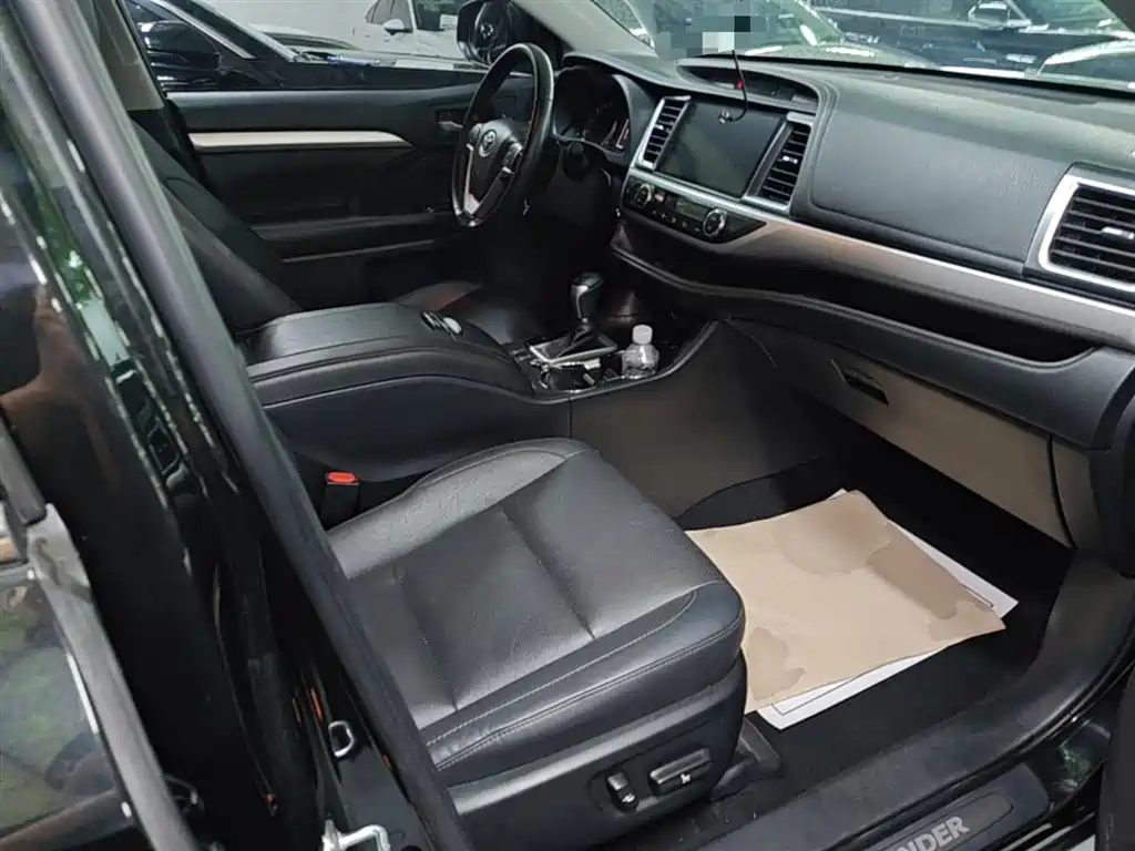 Toyota Highlander — фото 25