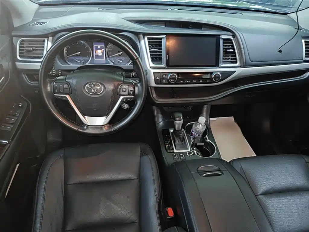 Toyota Highlander — фото 10