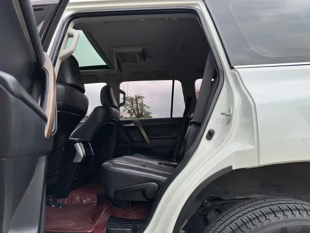 Toyota Prado — фото 9