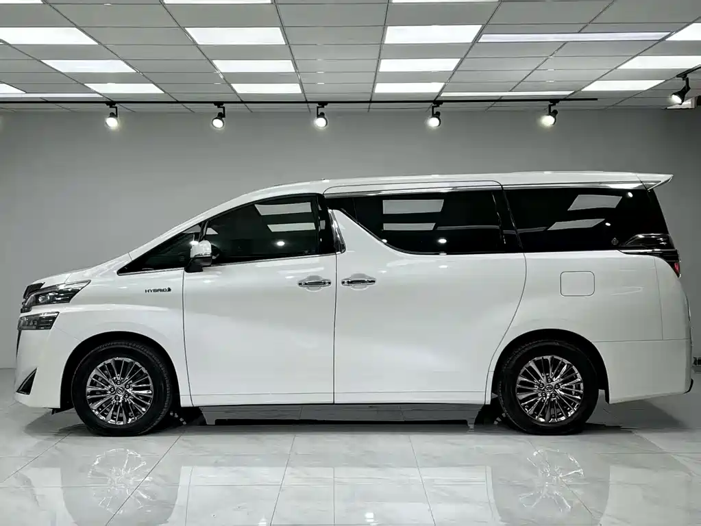 Toyota Vellfire — фото 3