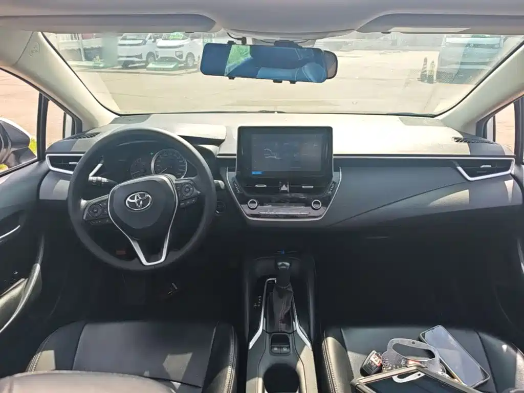 Toyota Corolla — фото 6