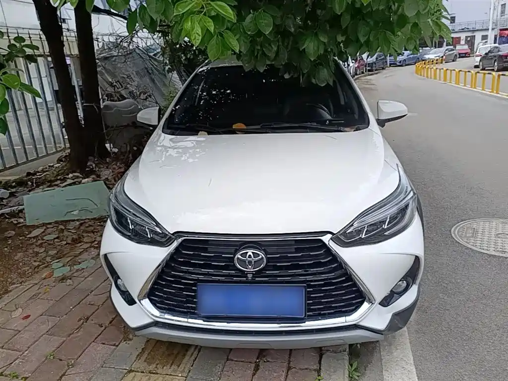 Toyota Yaris L — фото 3