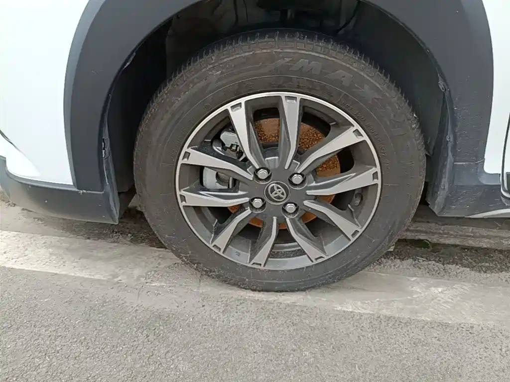 Toyota Yaris L — фото 23
