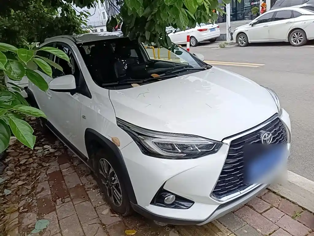 Toyota Yaris L — фото 4