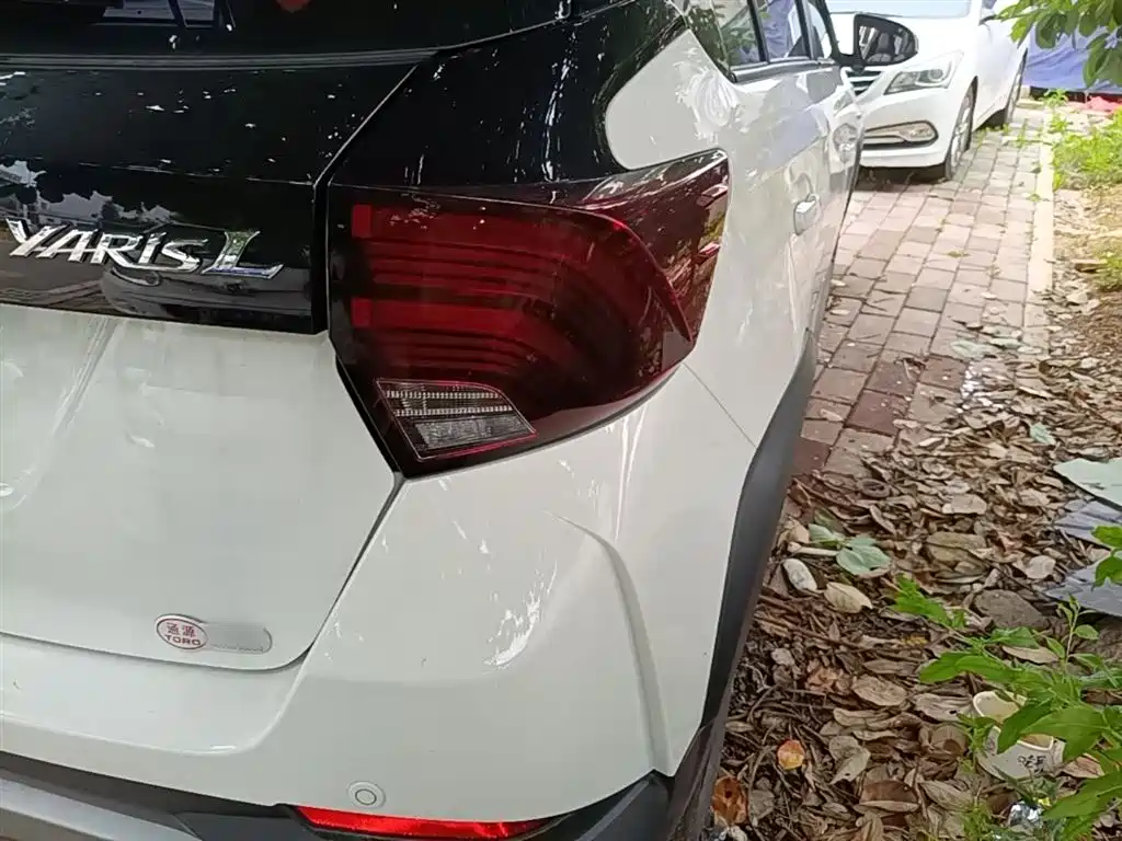 Toyota Yaris L — фото 8