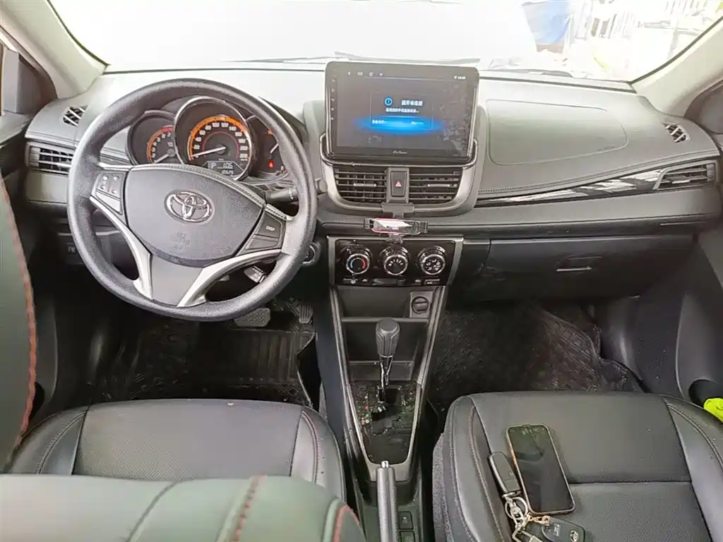 Toyota Yaris L — фото 10