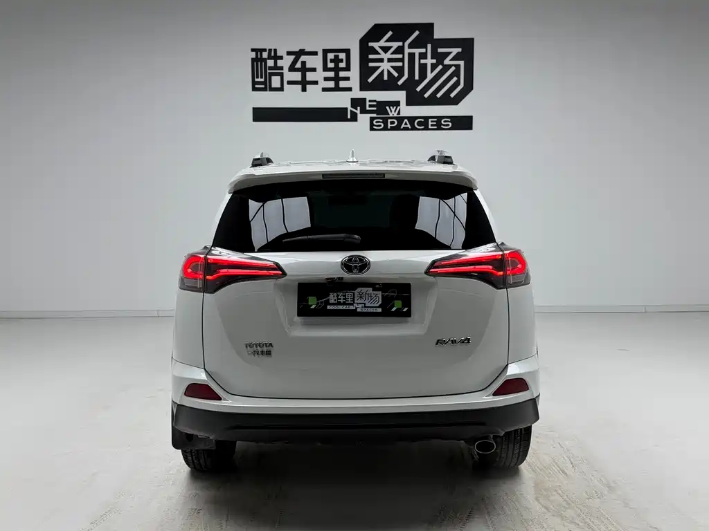 Toyota RAV4 — фото 5