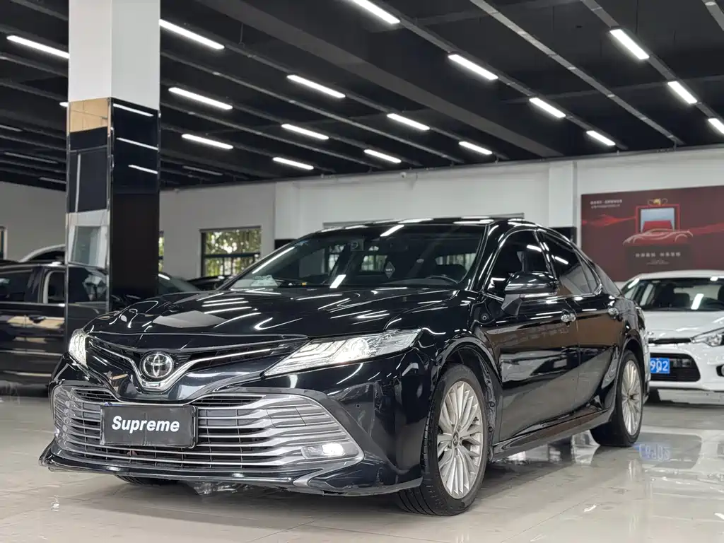 Toyota Camry — фото 3