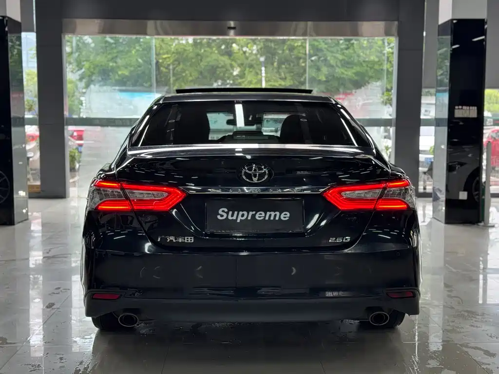 Toyota Camry — фото 4