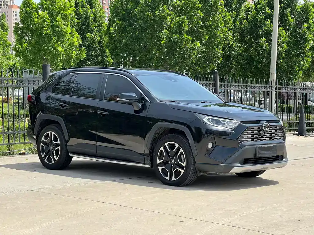 Toyota RAV4 — фото 3